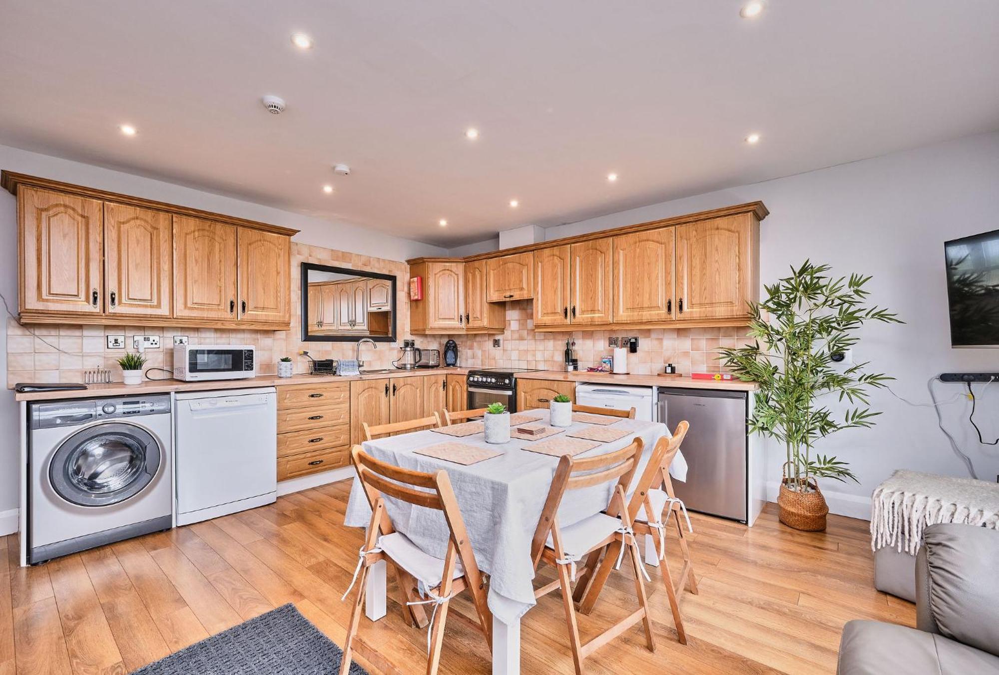 4 Dunluce Park - By The Sea