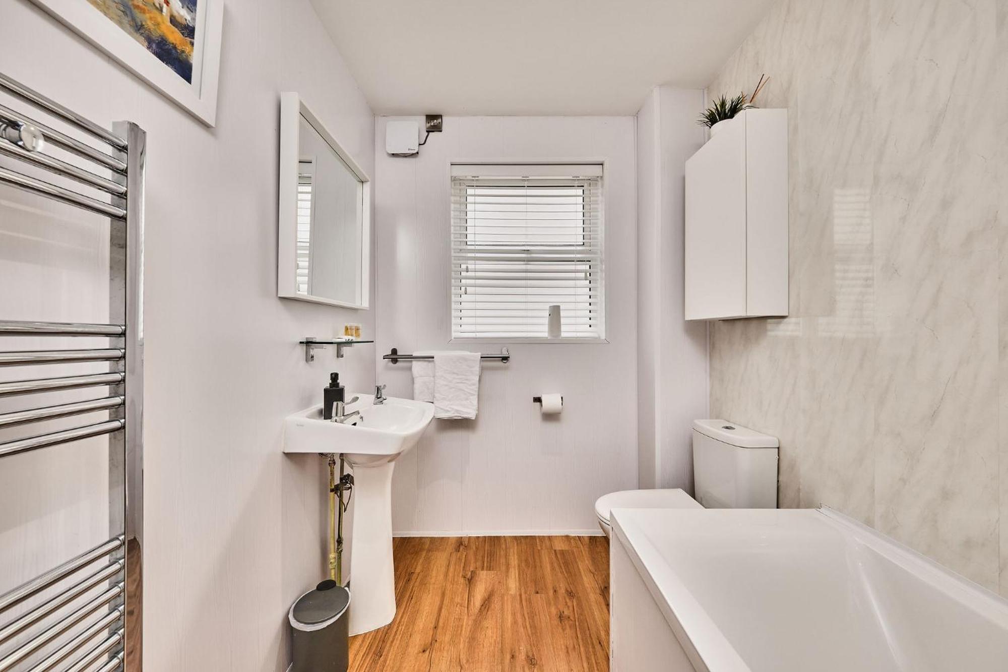 4 Dunluce Park - By The Sea Apartment *