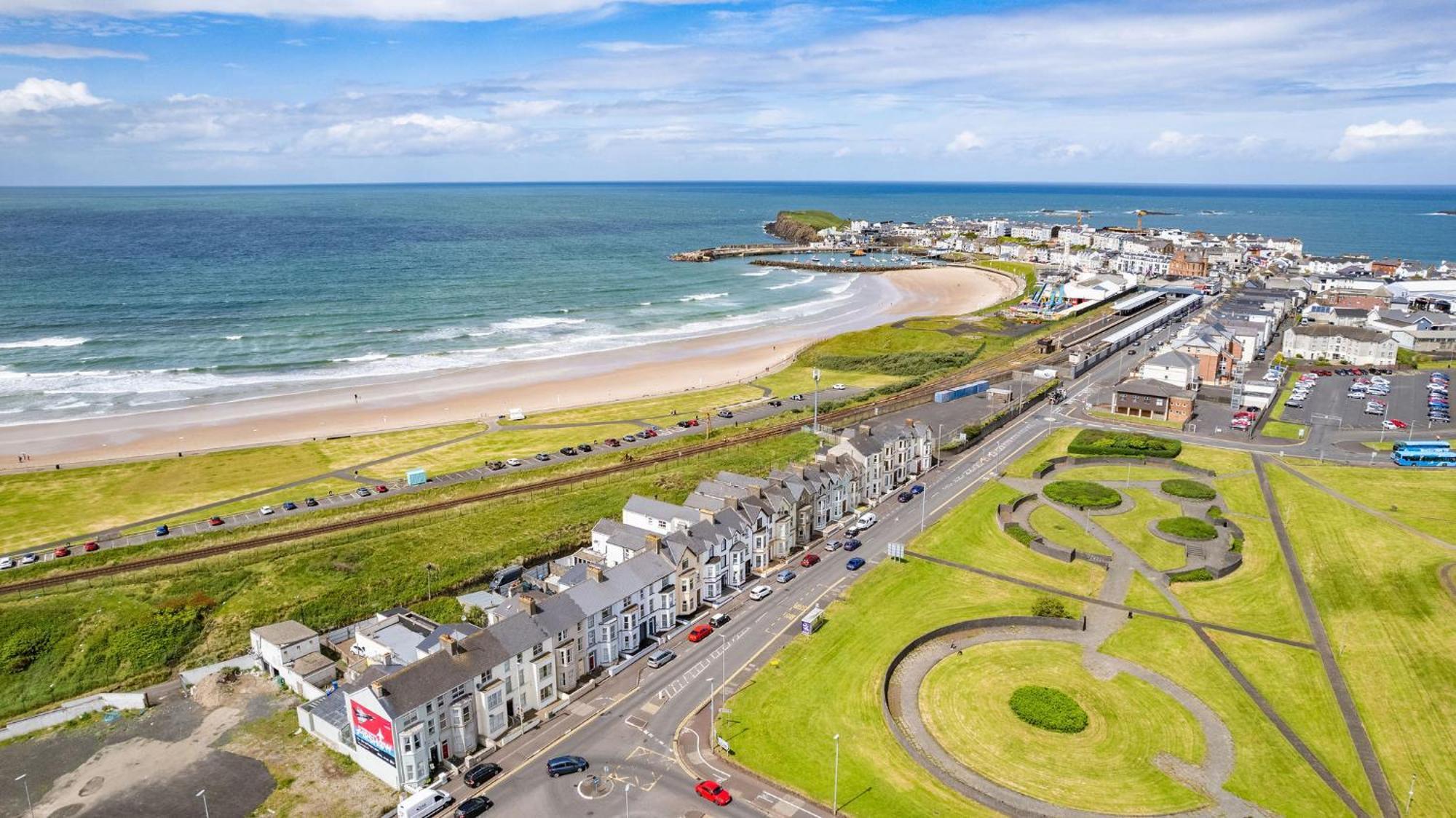 Apartment 4 Dunluce Park - By The Sea *